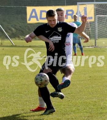 Fussball. Kaerntner Liga. Maria Saal gegen Koettmannsdorf.  Kenen Bosnic (Maria Saal),  Nace Erzen (Koettmannsdorf). Maria Saal, 30.10.2021.
Foto: Kuess
---
pressefotos, pressefotografie, kuess, qs, qspictures, sport, bild, bilder, bilddatenbank