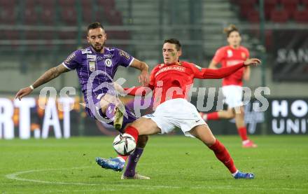 Fussball. Bundesliga. SK Austria Klagenfurt gegen  FC Flyeralarm Admira.   Markus Pink,  (Klagenfurt), Niko Datkovic (Admira). Klagenfurt, am 30.10.2021.
Foto: Kuess
www.qspictures.net
---
pressefotos, pressefotografie, kuess, qs, qspictures, sport, bild, bilder, bilddatenbank