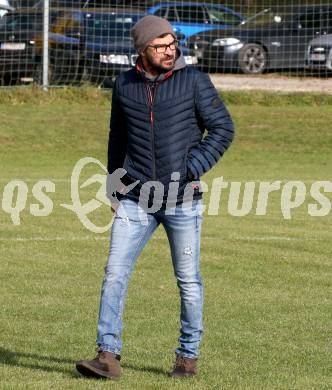 Fussball. Kaerntner Liga. Maria Saal gegen Koettmannsdorf.  Trainer Aldamir Araujo Da Silva Filho (Maria Saal). Maria Saal, 30.10.2021.
Foto: Kuess
---
pressefotos, pressefotografie, kuess, qs, qspictures, sport, bild, bilder, bilddatenbank