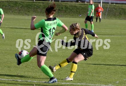 Fussball. 2. Frauenbundesliga. Carinthians LIWOdruck Hornets gegen FC Altera Porta.  Lena Thalmann (Carinthians),  Cornelia Buettner (Altera Porta). Feistritz/Drau, 31.10.2021.
Foto: Kuess
---
pressefotos, pressefotografie, kuess, qs, qspictures, sport, bild, bilder, bilddatenbank