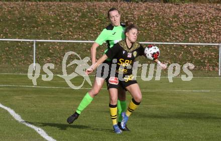 Fussball. 2. Frauenbundesliga. Carinthians LIWOdruck Hornets gegen FC Altera Porta.  Vanessa Kraker (Carinthians), Caroline Peter  (Altera Porta). Feistritz/Drau, 31.10.2021.
Foto: Kuess
---
pressefotos, pressefotografie, kuess, qs, qspictures, sport, bild, bilder, bilddatenbank