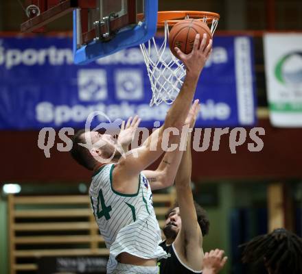 Basketball Zweite Liga 2021/2022. Grunddurchgang 5. Runde.  KOS Celovec gegen Basket Flames. Marko Gutalj (KOS), Lazar Gagic  (Basket Flames). Klagenfurt, am 6.11.2021.
Foto: Kuess
www.qspictures.net
---
pressefotos, pressefotografie, kuess, qs, qspictures, sport, bild, bilder, bilddatenbank