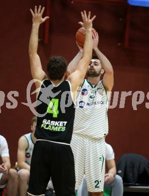 Basketball Zweite Liga 2021/2022. Grunddurchgang 5. Runde.  KOS Celovec gegen Basket Flames. Marin Sliskovic (KOS), Lorenz Gerstendoerfer  (Basket Flames). Klagenfurt, am 6.11.2021.
Foto: Kuess
www.qspictures.net
---
pressefotos, pressefotografie, kuess, qs, qspictures, sport, bild, bilder, bilddatenbank