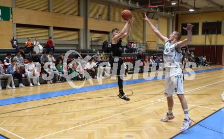 Basketball Zweite Liga 2021/2022. Grunddurchgang 5. Runde.  KOS Celovec gegen Basket Flames. Erik Groznik (KOS), David Wrumnig  (Basket Flames). Klagenfurt, am 6.11.2021.
Foto: Kuess
www.qspictures.net
---
pressefotos, pressefotografie, kuess, qs, qspictures, sport, bild, bilder, bilddatenbank