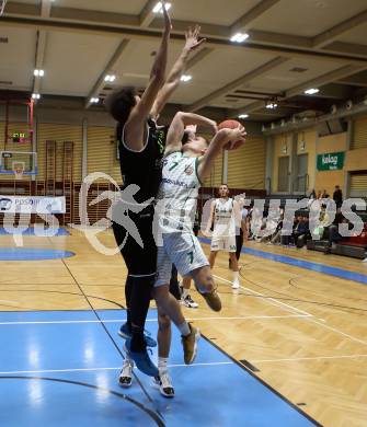 Basketball Zweite Liga 2021/2022. Grunddurchgang 5. Runde.  KOS Celovec gegen Basket Flames. Valentin Pasterk (KOS), Lazar Gagic (Basket Flames). Klagenfurt, am 6.11.2021.
Foto: Kuess
www.qspictures.net
---
pressefotos, pressefotografie, kuess, qs, qspictures, sport, bild, bilder, bilddatenbank