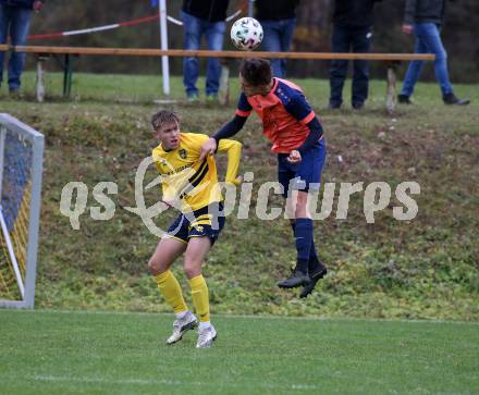 Fussball. 1. Klasse D. DSG Ferlach gegen Tainach.   Julian Sparouz (Ferlach), Christoph Macek   (Tainach). Ferlach, 6.11.2021.
Foto: Kuess
---
pressefotos, pressefotografie, kuess, qs, qspictures, sport, bild, bilder, bilddatenbank