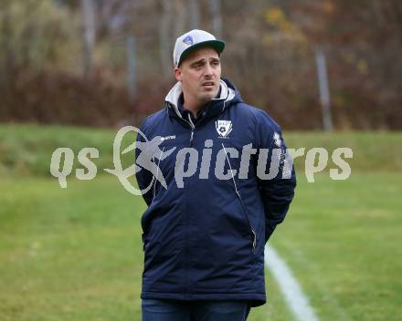 Fussball. 1. Klasse D. DSG Ferlach gegen Tainach.  Trainer Mario Woschitz (Ferlach). Ferlach, 6.11.2021.
Foto: Kuess
---
pressefotos, pressefotografie, kuess, qs, qspictures, sport, bild, bilder, bilddatenbank