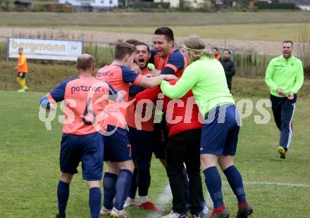 Fussball. 1. Klasse D. DSG Ferlach gegen Tainach. Torjubel  Guenther Zussner, (Tainach). Ferlach, 6.11.2021.
Foto: Kuess

---
pressefotos, pressefotografie, kuess, qs, qspictures, sport, bild, bilder, bilddatenbank