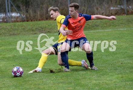 Fussball. 1. Klasse D. DSG Ferlach gegen Tainach.  Michael Krainer (Ferlach),   Niklas Michael Gottfried Roscher (Tainach). Ferlach, 6.11.2021.
Foto: Kuess
---
pressefotos, pressefotografie, kuess, qs, qspictures, sport, bild, bilder, bilddatenbank