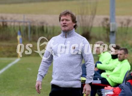 Fussball. 1. Klasse D. DSG Ferlach gegen Tainach.  Trainer Hermann Lippusch (Tainach). Ferlach, 6.11.2021.
Foto: Kuess
---
pressefotos, pressefotografie, kuess, qs, qspictures, sport, bild, bilder, bilddatenbank