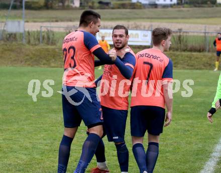 Fussball. 1. Klasse D. DSG Ferlach gegen Tainach. Torjubel Adnan Huremovic, Guenther Zussner, Niklas Michael Gottfried Roscher (Tainach). Ferlach, 6.11.2021.
Foto: Kuess
---
pressefotos, pressefotografie, kuess, qs, qspictures, sport, bild, bilder, bilddatenbank