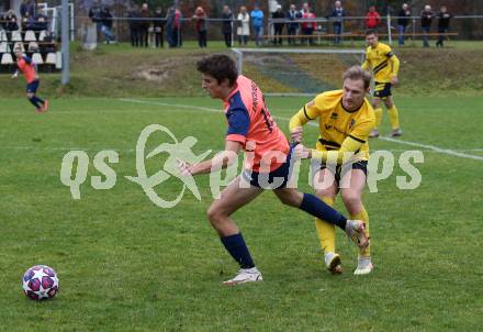 Fussball. 1. Klasse D. DSG Ferlach gegen Tainach. Michael Krainer  (Ferlach),   Stefan Opietnik (Tainach). Ferlach, 6.11.2021.
Foto: Kuess
---
pressefotos, pressefotografie, kuess, qs, qspictures, sport, bild, bilder, bilddatenbank