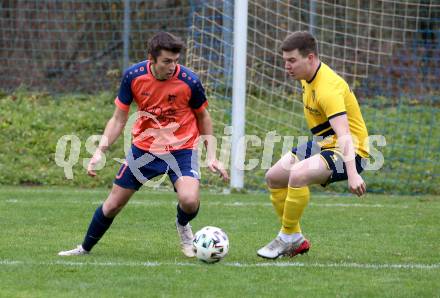 Fussball. 1. Klasse D. DSG Ferlach gegen Tainach.  Marco Goessmann (Ferlach),  Stefan Opietnik (Tainach). Ferlach, 6.11.2021.
Foto: Kuess
---
pressefotos, pressefotografie, kuess, qs, qspictures, sport, bild, bilder, bilddatenbank