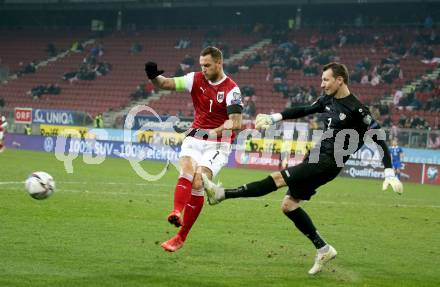 Fussball. FIFA. WM Qualifikationsspiel. European Qualifiers. Oesterreich gegen Moldawien.  Marko Arnautovic,  (Oesterreich),  Stanislav Namasco (Moldawien). Klagenfurt, Woerthersee Stadion, 15.11.2021.
Foto: Kuess
www.qspictures.net
---
pressefotos, pressefotografie, kuess, qs, qspictures, sport, bild, bilder, bilddatenbank