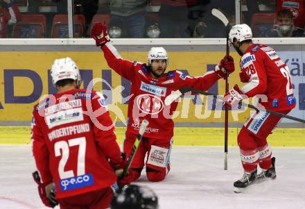 EBEL. Eishockey Bundesliga. KAC gegen	Tesla Orli Znojmo.  Torjubel Manuel Ganahl, Martin Schumnig, Thomas Hundertpfund (KAC). Klagenfurt, am 21.11.2021.
Foto: Kuess
www.qspictures.net

---
pressefotos, pressefotografie, kuess, qs, qspictures, sport, bild, bilder, bilddatenbank