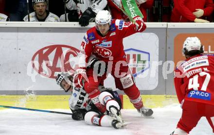 EBEL. Eishockey Bundesliga. KAC gegen	Tesla Orli Znojmo. Vallant Thomas  (KAC), Matus Radim  (Znojmo). Klagenfurt, am 21.11.2021.
Foto: Kuess
www.qspictures.net

---
pressefotos, pressefotografie, kuess, qs, qspictures, sport, bild, bilder, bilddatenbank