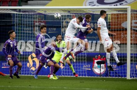 Fussball. Bundesliga. SK Austria Klagenfurt gegen  FK Austria Wien.   Herbert Paul (Klagenfurt), Eric Martel (Wien). Klagenfurt, am 21.11.2021.
Foto: Kuess
www.qspictures.net
---
pressefotos, pressefotografie, kuess, qs, qspictures, sport, bild, bilder, bilddatenbank