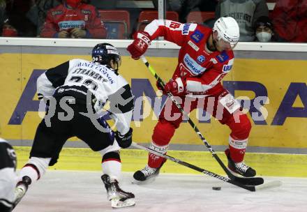 EBEL. Eishockey Bundesliga. KAC gegen	Tesla Orli Znojmo. Geier Stefan (KAC),  Stransky David (Znojmo). Klagenfurt, am 21.11.2021.
Foto: Kuess
www.qspictures.net

---
pressefotos, pressefotografie, kuess, qs, qspictures, sport, bild, bilder, bilddatenbank