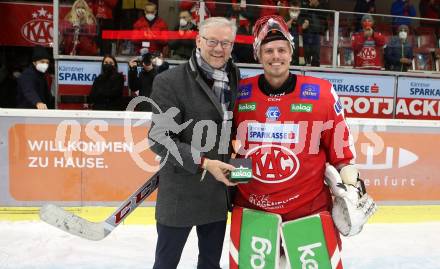 EBEL. Eishockey Bundesliga. KAC gegen	Tesla Orli Znojmo. Werner Pietsch, Spieler des Abends Sebastian Dahm (KAC). Klagenfurt, am 21.11.2021.
Foto: Kuess
www.qspictures.net

---
pressefotos, pressefotografie, kuess, qs, qspictures, sport, bild, bilder, bilddatenbank