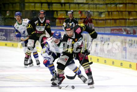 EBEL. Eishockey Bundesliga. VSV gegen spusu Vienna Capitals.  Joel Broda,  (VSV), Nikolaus Hartl  (Vienna Capitals). Villach, am 26.11.2021.
Foto: Kuess
www.qspictures.net
---
pressefotos, pressefotografie, kuess, qs, qspictures, sport, bild, bilder, bilddatenbank