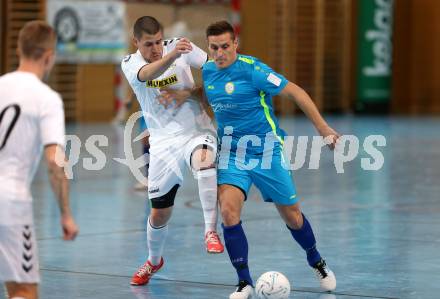 Futsal Meisterschaft (1.OEFL - B). Klagenfurt gegen Wiener Neustadt 1. FC Murexin Allstars. Matic Robert  (Klagenfurt),  Kozar Tomaz (Wr. Neustadt). Klagenfurt, 20.11.2021.
Foto: Kuess
www.qspictures.net
---
pressefotos, pressefotografie, kuess, qs, qspictures, sport, bild, bilder, bilddatenbank