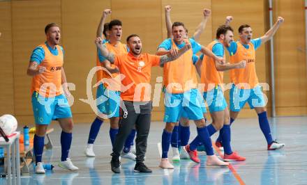 Futsal Meisterschaft (1.OEFL - B). Klagenfurt gegen Wiener Neustadt 1. FC Murexin Allstars.  Jubel Trainer Marko Petricevic, Spielerbank (Klagenfurt). Klagenfurt, 20.11.2021.
Foto: Kuess
www.qspictures.net
---
pressefotos, pressefotografie, kuess, qs, qspictures, sport, bild, bilder, bilddatenbank