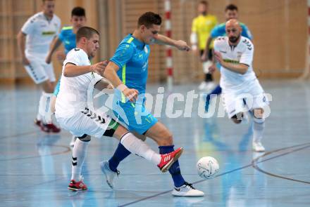 Futsal Meisterschaft (1.OEFL - B). Klagenfurt gegen Wiener Neustadt 1. FC Murexin Allstars. Matic Robert  (Klagenfurt),  Kozar Tomaz (Wr. Neustadt). Klagenfurt, 20.11.2021.
Foto: Kuess
www.qspictures.net
---
pressefotos, pressefotografie, kuess, qs, qspictures, sport, bild, bilder, bilddatenbank