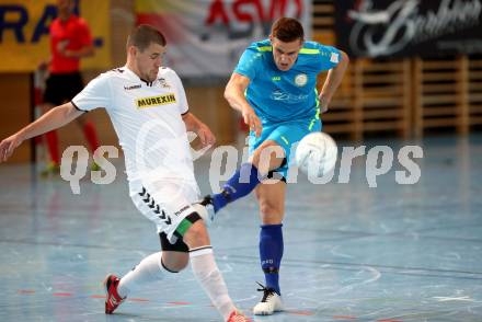 Futsal Meisterschaft (1.OEFL - B). Klagenfurt gegen Wiener Neustadt 1. FC Murexin Allstars. Matic Robert  (Klagenfurt),  Kozar Tomaz (Wr. Neustadt). Klagenfurt, 20.11.2021.
Foto: Kuess
www.qspictures.net
---
pressefotos, pressefotografie, kuess, qs, qspictures, sport, bild, bilder, bilddatenbank