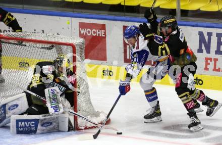 EBEL. Eishockey Bundesliga. VSV gegen spusu Vienna Capitals.  Marco Richter, (VSV), Bernhard Starkbaum, Armin Preiser   (Vienna Capitals). Villach, am 26.11.2021.
Foto: Kuess
www.qspictures.net
---
pressefotos, pressefotografie, kuess, qs, qspictures, sport, bild, bilder, bilddatenbank