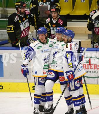 EBEL. Eishockey Bundesliga. VSV gegen spusu Vienna Capitals. Torjubel Felix Maxa, Philipp Lindner, Brett Flemming  (VSV). Villach, am 26.11.2021.
Foto: Kuess
www.qspictures.net
---
pressefotos, pressefotografie, kuess, qs, qspictures, sport, bild, bilder, bilddatenbank