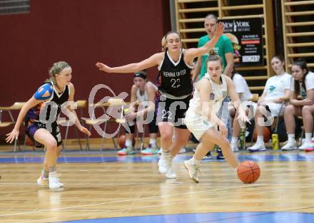 Basketball. Damen Basketball Austria Cup 2021/2022.  KOS Celovec Damen gegen Vienna United Post SV.  Monika Ristic (KOS), Lena Eichler , Bettina Kunz (Vienna). Klagenfurt, am 27.11.2021.
www.qspictures.net
Foto: Kuess
www.qspictures.net
---
pressefotos, pressefotografie, kuess, qs, qspictures, sport, bild, bilder, bilddatenbank