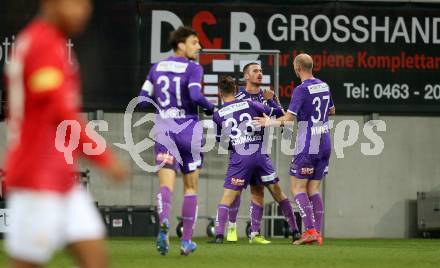 Fussball. Bundesliga. SK Austria Klagenfurt gegen  FC Red Bull Salzburg.   Torjubel Turgay Gemicibasi, Till Sebastian Schumacher, Thorsten Mahrer, Nicolas Wimmer (Klagenfurt). Klagenfurt, am 27.11.2021.
Foto: Kuess
www.qspictures.net
---
pressefotos, pressefotografie, kuess, qs, qspictures, sport, bild, bilder, bilddatenbank