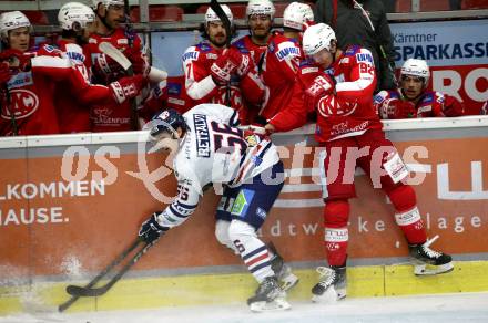 EBEL. Eishockey Bundesliga. KAC gegen	Hydro Fehervar AV 19. Clemens Unterweger, (KAC),  Kristof Retfalvi  (Fehervar). Klagenfurt, am 28.11.2021.
Foto: Kuess
www.qspictures.net

---
pressefotos, pressefotografie, kuess, qs, qspictures, sport, bild, bilder, bilddatenbank