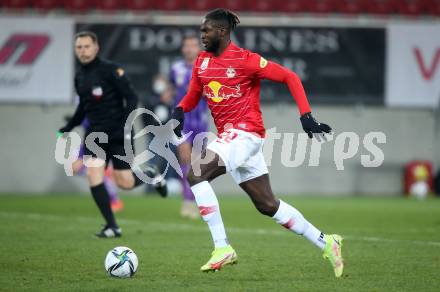 Fussball. Bundesliga. SK Austria Klagenfurt gegen  FC Red Bull Salzburg.   Oumar Mickael Solet Bomawoko (Salzburg ). Klagenfurt, am 27.11.2021.
Foto: Kuess
www.qspictures.net
---
pressefotos, pressefotografie, kuess, qs, qspictures, sport, bild, bilder, bilddatenbank