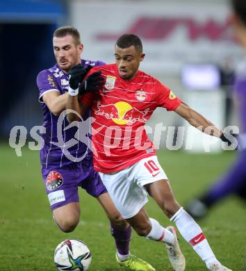 Fussball. Bundesliga. SK Austria Klagenfurt gegen  FC Red Bull Salzburg.   Turgay Gemicibasi, (Klagenfurt),  Antoine Joseph Emmanuel Bernede (Salzburg ). Klagenfurt, am 27.11.2021.
Foto: Kuess
www.qspictures.net
---
pressefotos, pressefotografie, kuess, qs, qspictures, sport, bild, bilder, bilddatenbank