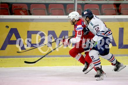 EBEL. Eishockey Bundesliga. KAC gegen	Hydro Fehervar AV 19. Stefan Geier,  (KAC), Braeden Shaw  (Fehervar). Klagenfurt, am 28.11.2021.
Foto: Kuess
www.qspictures.net

---
pressefotos, pressefotografie, kuess, qs, qspictures, sport, bild, bilder, bilddatenbank