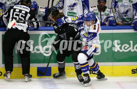 EBEL. Eishockey Bundesliga. VSV gegen Dornbirn Bulldogs.  Benjamin Lanzinger,  (VSV),  Julian Metzler (Dornbirn Bulldogs). Villach, am 3.12.2021.
Foto: Kuess
www.qspictures.net
---
pressefotos, pressefotografie, kuess, qs, qspictures, sport, bild, bilder, bilddatenbank