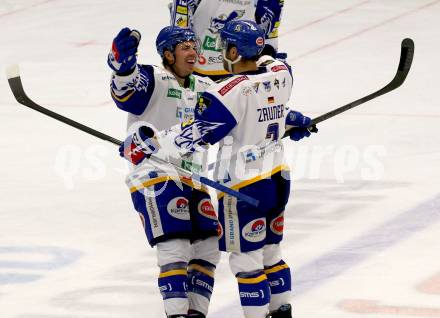 EBEL. Eishockey Bundesliga. VSV gegen Dornbirn Bulldogs.  Torjubel Scott Kosmachuk, Sebastian Zauner (VSV). Villach, am 3.12.2021.
Foto: Kuess
www.qspictures.net
---
pressefotos, pressefotografie, kuess, qs, qspictures, sport, bild, bilder, bilddatenbank