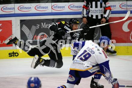 EBEL. Eishockey Bundesliga. VSV gegen Dornbirn Bulldogs.  Stefan Bacher,  (VSV), Sam Antonitsch  (Dornbirn Bulldogs). Villach, am 3.12.2021.
Foto: Kuess
www.qspictures.net
---
pressefotos, pressefotografie, kuess, qs, qspictures, sport, bild, bilder, bilddatenbank