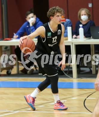 Basketball Zweite Liga 2021/2022. Grunddurchgang 8. Runde.  Woerthersee Piraten gegen RAIDERS Tirol.  Tim-Joel Deschner (Tirol). Klagenfurt, am 4.12.2021. 
Foto: Kuess
www.qspictures.net

---
pressefotos, pressefotografie, kuess, qs, qspictures, sport, bild, bilder, bilddatenbank