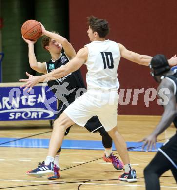 Basketball Zweite Liga 2021/2022. Grunddurchgang 8. Runde.  Woerthersee Piraten gegen RAIDERS Tirol. Simon Finzgar  (KOS), Tim-Joel Deschner  (Tirol). Klagenfurt, am 4.12.2021. 
Foto: Kuess
www.qspictures.net

---
pressefotos, pressefotografie, kuess, qs, qspictures, sport, bild, bilder, bilddatenbank