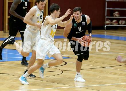 Basketball Zweite Liga 2021/2022. Grunddurchgang 8. Runde.  Woerthersee Piraten gegen RAIDERS Tirol.  Shawn Ray (KOS), Stefan Oberhauser (Tirol). Klagenfurt, am 4.12.2021. 
Foto: Kuess
www.qspictures.net

---
pressefotos, pressefotografie, kuess, qs, qspictures, sport, bild, bilder, bilddatenbank