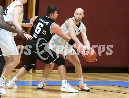 Basketball Zweite Liga 2021/2022. Grunddurchgang 8. Runde.  Woerthersee Piraten gegen RAIDERS Tirol. Sead Mulalic  (KOS), Stefan Oberhauser  (Tirol). Klagenfurt, am 4.12.2021. 
Foto: Kuess
www.qspictures.net

---
pressefotos, pressefotografie, kuess, qs, qspictures, sport, bild, bilder, bilddatenbank