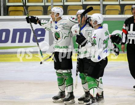 EBEL. Eishockey Bundesliga. KAC gegen	HK SZ Olimpija. Torjubel Blaz Tomazevic, Nik Simsic  (Olimpija). Klagenfurt, am 7.12.2021.
Foto: Kuess
www.qspictures.net

---
pressefotos, pressefotografie, kuess, qs, qspictures, sport, bild, bilder, bilddatenbank