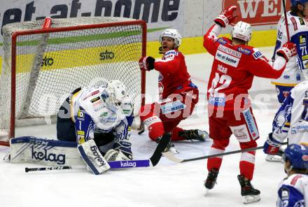 EBEL. Eishockey Bundesliga. VSV gegen KAC.  Torjubel Manuel Geier, Rok Ticar  (KAC). Villach, am 10.12.2021.
Foto: Kuess
www.qspictures.net
---
pressefotos, pressefotografie, kuess, qs, qspictures, sport, bild, bilder, bilddatenbank