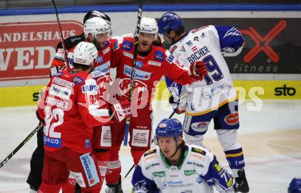 EBEL. Eishockey Bundesliga. VSV gegen KAC.  Torjubel Manuel Geier, Rok Ticar, Clemens Unterweger (KAC). Villach, am 10.12.2021.
Foto: Kuess
www.qspictures.net
---
pressefotos, pressefotografie, kuess, qs, qspictures, sport, bild, bilder, bilddatenbank