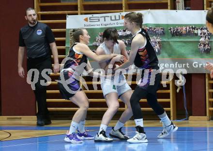 Basketball Damen Superliga 2021/2022. Grunddurchgang 7. Runde.  KOS Celovec Damen gegen  Vienna United. Sasa Tomazic  (KOS), Marie-Christine Loderer,  Antonia Reissner (Vienna United). Klagenfurt, am 11.12.2021.
Foto: Kuess
www.qspictures.net
---
pressefotos, pressefotografie, kuess, qs, qspictures, sport, bild, bilder, bilddatenbank