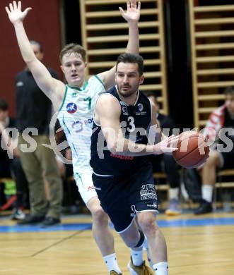 Basketball Zweite Liga 2021/2022. Grunddurchgang 9. Runde.  KOS Celovec gegen BBC Nord Dragonz. Valentin Pasterk (KOS), Petar Cosic (BBC Nord Dragonz). Klagenfurt, am 11.12.2021.
Foto: Kuess
www.qspictures.net
---
pressefotos, pressefotografie, kuess, qs, qspictures, sport, bild, bilder, bilddatenbank