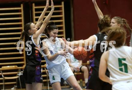 Basketball Damen Superliga 2021/2022. Grunddurchgang 7. Runde.  KOS Celovec Damen gegen  Vienna United. Sasa Tomazic  (KOS),  Zoe Sonvilla (Vienna United). Klagenfurt, am 11.12.2021.
Foto: Kuess
www.qspictures.net
---
pressefotos, pressefotografie, kuess, qs, qspictures, sport, bild, bilder, bilddatenbank