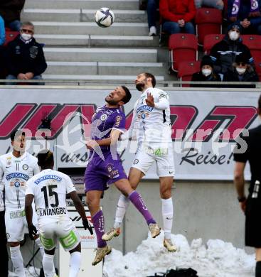 Fussball. Bundesliga. SK Austria Klagenfurt gegen  SK Puntigamer Sturm Graz. Markus Pink,,   (Klagenfurt),  Jan Gorenc Stankovic (Graz). Klagenfurt, am 12.12.2021.
Foto: Kuess
www.qspictures.net
---
pressefotos, pressefotografie, kuess, qs, qspictures, sport, bild, bilder, bilddatenbank